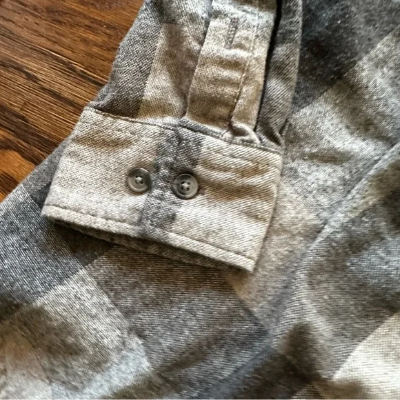 Weatherproof Vintage grey plaid long sleeve flannel button down shirt - Picture 3 of 14